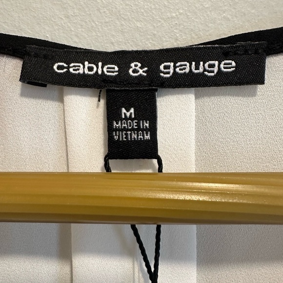 Cable and Gauge black and white flowy sleeveless blouse - Picture 9 of 9